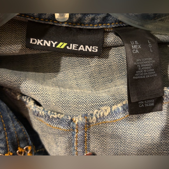 DKNY Jeans Fitted Denim Jacket • Cropped Jean Jacket • Size L 💙 - Picture 8 of 8